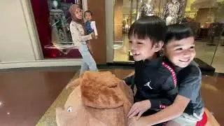 Pegang Erat Bang Appa Pas Naik ZooMov