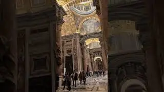 Yulbert dentro de la bas&iacute;lica de San Pedro en el Vaticano en Roma Italia