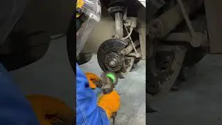 Как правильно поменять тормозные диски на Volkswagen Golf. Установка дисков Brannor. Часть 1.