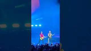 Def Leppard - Photograph OPENING RIFF!  #concert #livemusic #riff #guitarriff #short #shorts #4k