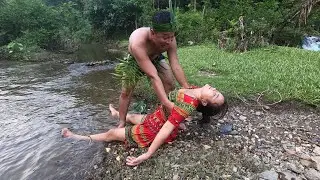 Primitive Life Ep 105 - The brave Aboriginal man quickly saved the girl from drowning