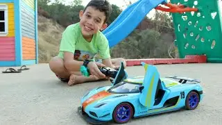 LUCAS E PAPAI BRINCAM DE CARRINHO DE CONTROLE REMOTO