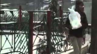 Heavy snowfall attracts scores of tourists