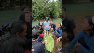 ORANG LAGI MAKAN MALAH LEWAT