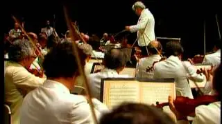 Shostakovich: Symphony No. 5 / Bernstein &middot; New York Philharmonic Orchestra