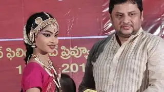 SYRA FILM DIRECTOR SURENDER REDDY DISTRIBUTING YUVAKALAVANI MEMENTOS TO KUCHUPUDI DANCE DISCIPLES