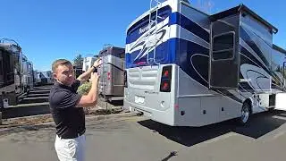 Pre Owned 2022 Fleetwood Bounder 35K - Sandy, OR - #22101