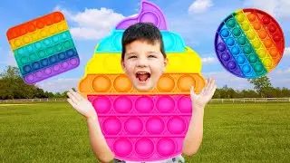 BACKYARD SCAVENGER HUNT! CALEB and MOM LOOK FOR POP ITS and BEST FIDGET TOYS!