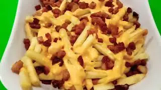 Como fazer batata frita com cheddar cremoso e bacon