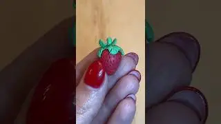 Как сделать клубнику из глины &mdash; ЛЕГКИЙ УРООК ДЛЯ НАЧИНАЮЩИХ #клубника #полимернаяглина