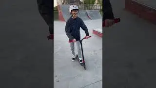 Pierwszy whip! 🤩 Smuf szk&oacute;łka hulajnogi wyczynowej 🛴 #hulajnogawyczynowa #short