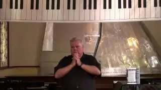 Duncan Lorien erkl&auml;rt die Notennamen