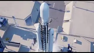 3D-модель Tesla Roadster с ракетными ускорителями SpaceX.(3D model of the Tesla Roadster )