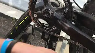 Degreasing and cleaning a mountain bike with Ultragrime Wipes
