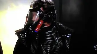 Babylon 5 security confronts Vorlon Ambassador