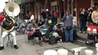 New Years Eve - New Orleans Street Music - Auld Lang Syne
