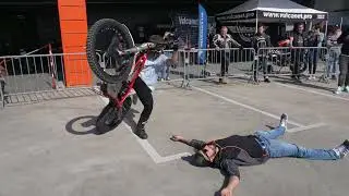 Show Paul Bury - Action Trial - Just Ride