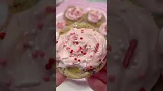Hello Kitty Birthday Cake Cookies!🎂🎀🍪@SweetLorens#sweetlorenspartner#birthdaycake#cookie#recipe