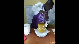 SEMINAKED CAKE