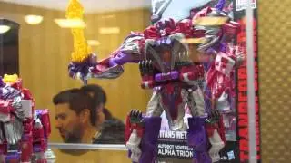 Alpha Trion Raw Video from the Transformers displays at Botcon 2016