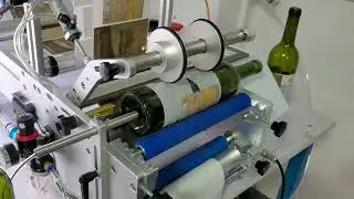 Semi-automatic Sticker Labeling Machine for Red Wine Bottle