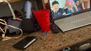 The desk setup of unclecow