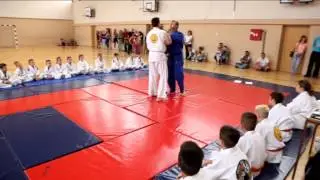 Odbrana od noža (Self-defense from knife)