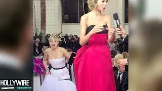 Jennifer Lawrence PHOTOBOMBS Taylor Swift! (GOLDEN GLOBES 2014)