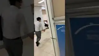 女性の後頭部を叩いてダッシュするキチガイ