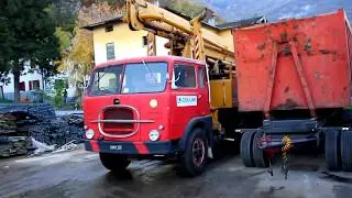 Vecchi camion italiani pronti per la fiamma ossidrica 