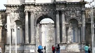 Facade of Dolmabahce Palace (Dolmabahçe Sarayı) Istanbul | Moments&Places