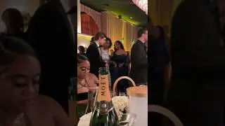 Evan Peters is GENTLEMAN🖤 #evanpeters #goldenglobes #latinoamerica