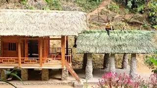 The process of building and finishing a wooden roof with palm leaves. | Trieu Thi Hay