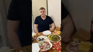 Накрив стіл для друзів 😉👌