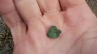 rough green sapphire stone Aug 11 2019