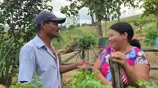 Mulher ingrata recebe um presente do seu esposo ir não gosta ir o pior aconteceu