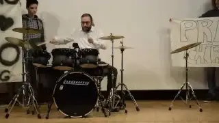Un assolo di batteria eseguito dal Prof. Marco Chirizzi