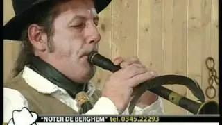 il gruppo folk Noter de Bèrghem canta 