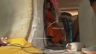 Thai monks refuse to leave temple as border violence continues, while pensioners help displaced