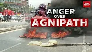 National Highway Connecting Delhi & Kolkata Blocked In Bihar By Anti-Agneepath Protestors
