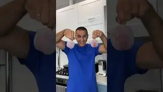 How to squeeze the juice out of an apple with one hand