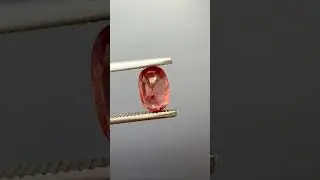 Яркий оранжево-розовый сапфир из Мозамбика 1,15 карат