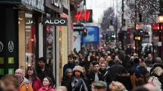 UK retail sales fall in golden quarter