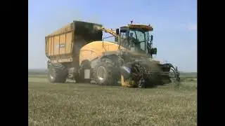NEW HOLLAND FORAGERS HARVESTING LUCERNE