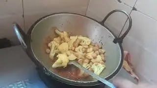 আজকে তো সোমবার আজকে আমরা নিরামিষ খাই। তাই নিরামিষ রান্না_ বান্না করলাম