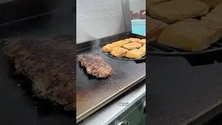 Готовим на плоской жарочной поверхности 🔥👀 на универсальной кухонной станции @charbroil