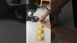 Eggeplomme Ravioli med salviesm&oslash;r