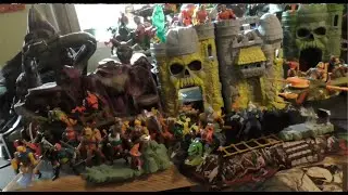 MOTU.Masters of the Universe.He-man figures and vehicles.Skeletor Snake Mountain and CASTLEGRAYSKULL