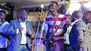 SEE WHAT FANS DID TO MBUTU KWAYO WHILE PERFORMING LIVE 🛑 AT KIFARU PLACE @mbose_kwa_ndindi 