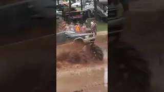 CRAZY MUD ACTION AT LA MUDFEST